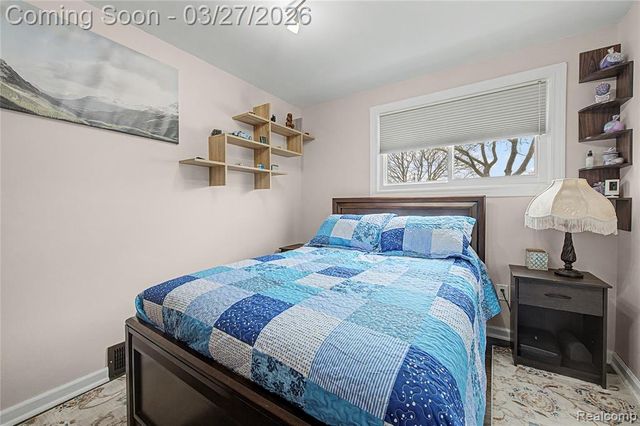 8710 Leslie Drive, Sterling Heights, MI 48314