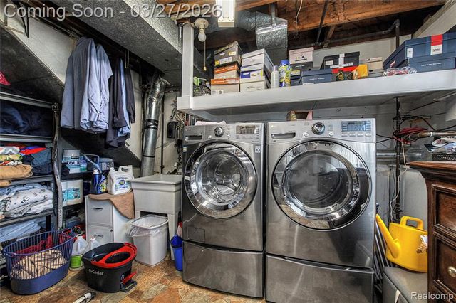 8710 Leslie Drive, Sterling Heights, MI 48314