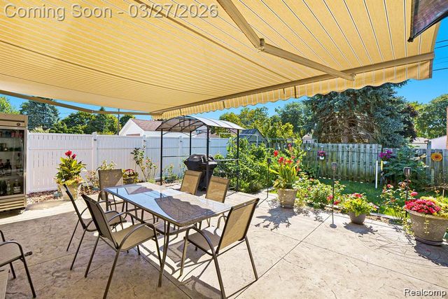 8710 Leslie Drive, Sterling Heights, MI 48314