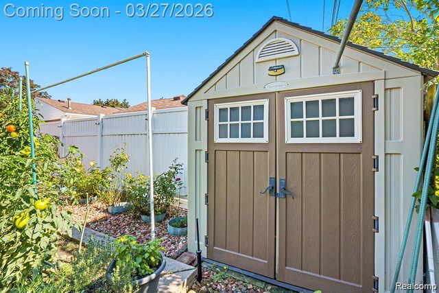 8710 Leslie Drive, Sterling Heights, MI 48314