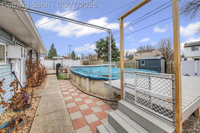 8710 Leslie Drive, Sterling Heights, MI 48314