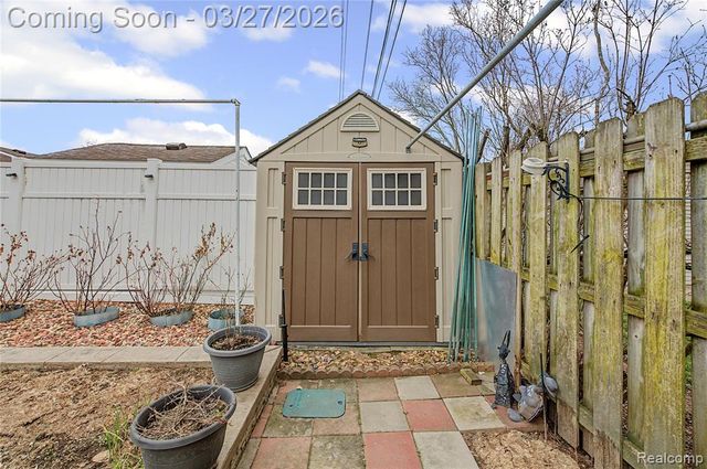 8710 Leslie Drive, Sterling Heights, MI 48314