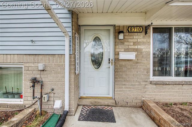 8710 Leslie Drive, Sterling Heights, MI 48314