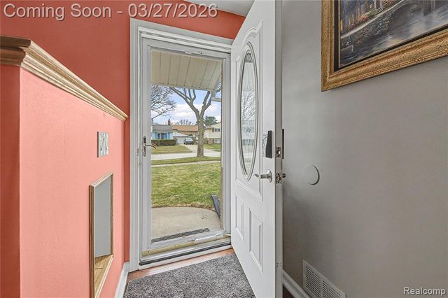 8710 Leslie Drive, Sterling Heights, MI 48314