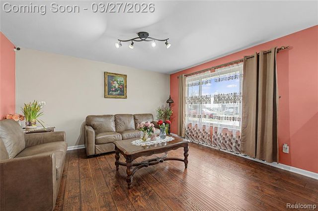 8710 Leslie Drive, Sterling Heights, MI 48314