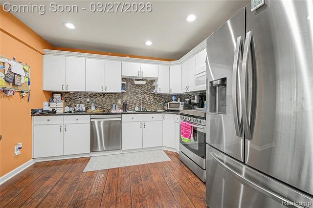 8710 Leslie Drive, Sterling Heights, MI 48314