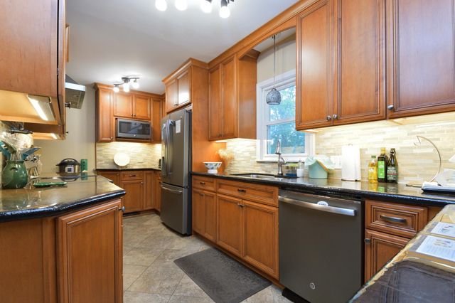 8141 13th Avenue S, Bloomington, MN 55425