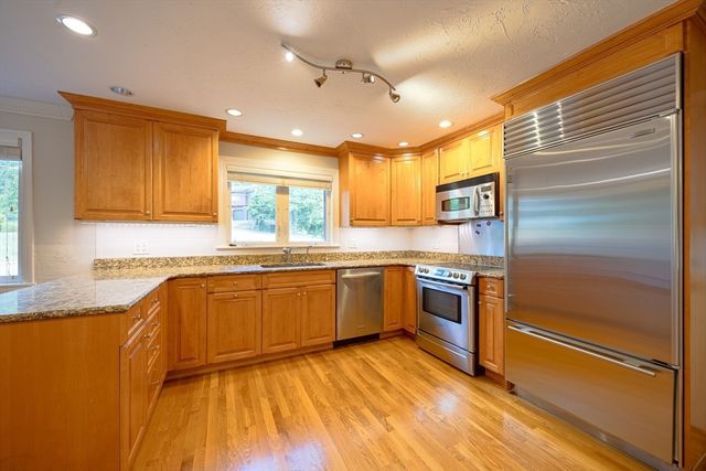 6 Peach Tree Ln 6, Newton, MA 02459