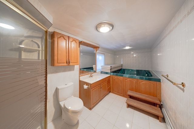 6 Peach Tree Ln 6, Newton, MA 02459