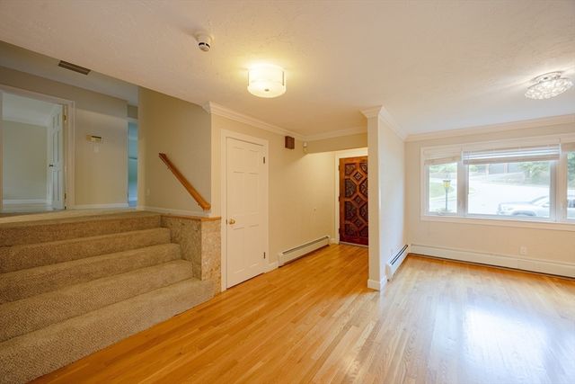 6 Peach Tree Ln 6, Newton, MA 02459