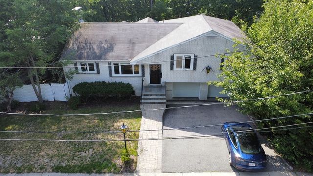 6 Peach Tree Ln 6, Newton, MA 02459