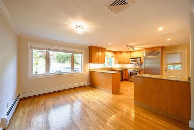 6 Peach Tree Ln 6, Newton, MA 02459