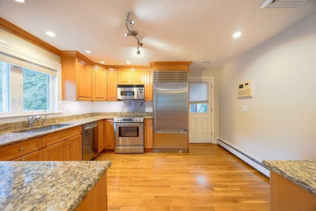 6 Peach Tree Ln 6, Newton, MA 02459