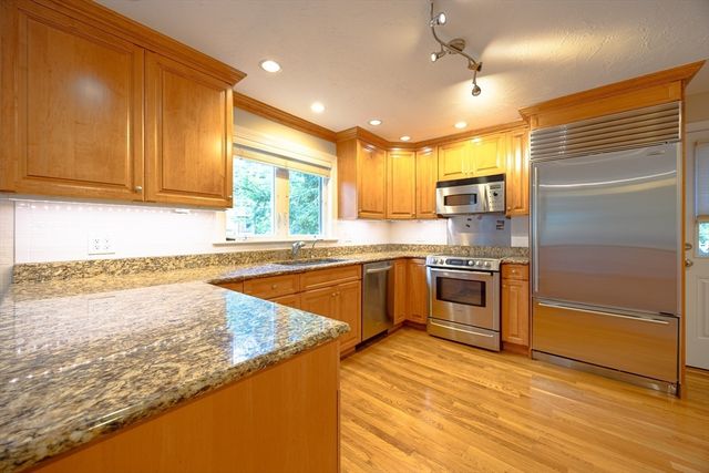 6 Peach Tree Ln 6, Newton, MA 02459