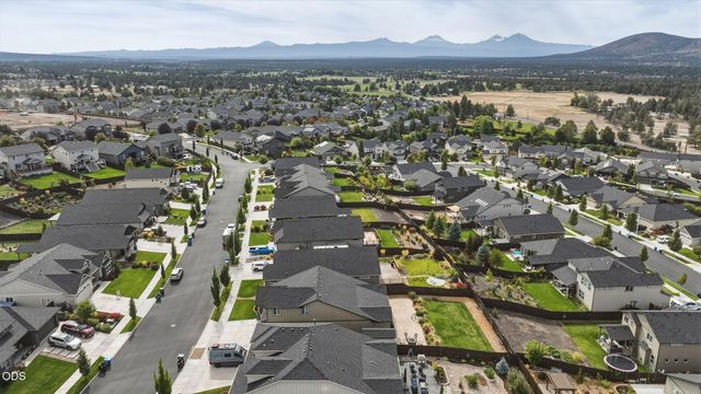 4421 SW Majestic Avenue, Redmond, OR 97756