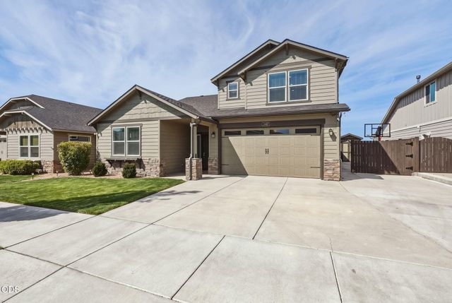 4421 SW Majestic Avenue, Redmond, OR 97756
