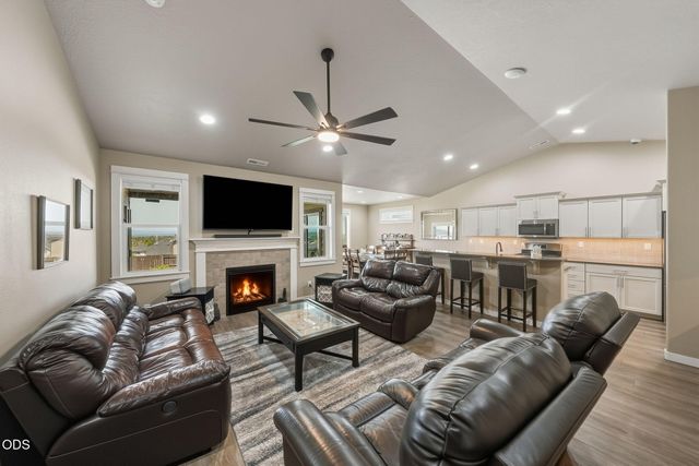 4421 SW Majestic Avenue, Redmond, OR 97756