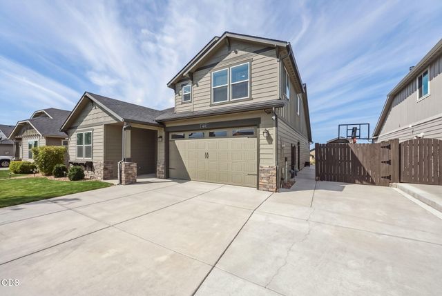 4421 SW Majestic Avenue, Redmond, OR 97756