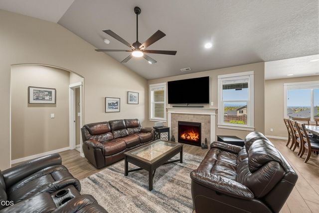 4421 SW Majestic Avenue, Redmond, OR 97756