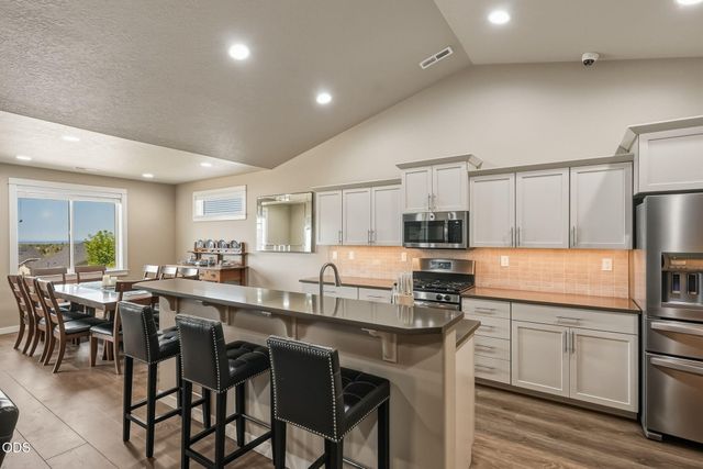 4421 SW Majestic Avenue, Redmond, OR 97756