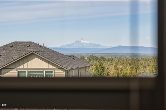 4421 SW Majestic Avenue, Redmond, OR 97756