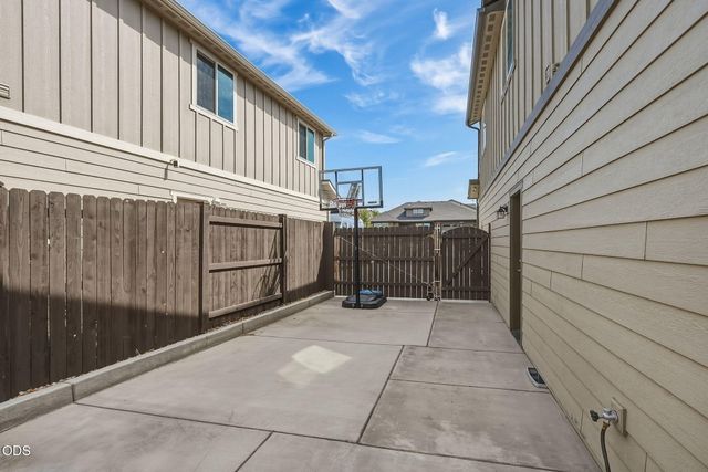 4421 SW Majestic Avenue, Redmond, OR 97756