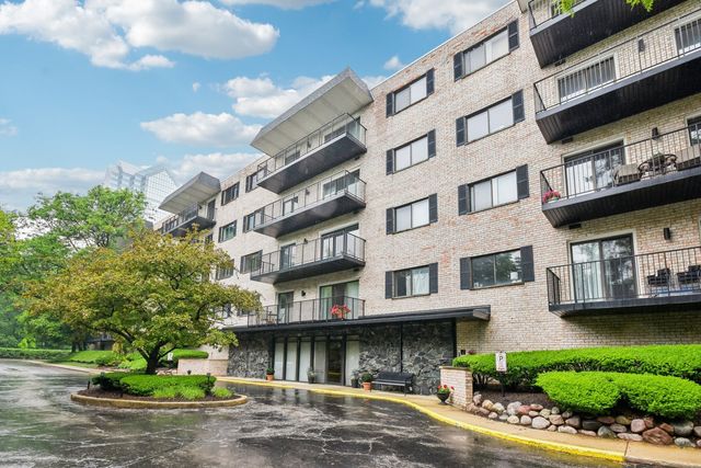 1S150 Spring Road 5F, Oakbrook Terrace, IL 60181