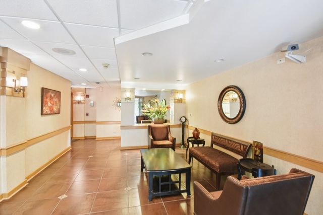 1S150 Spring Road 5F, Oakbrook Terrace, IL 60181