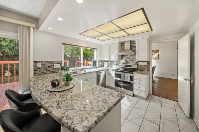 60 Beach Park Boulevard, Foster City, CA 94404