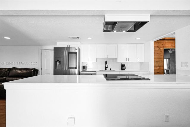 6303 NW 71st Ave, Tamarac, FL 33321