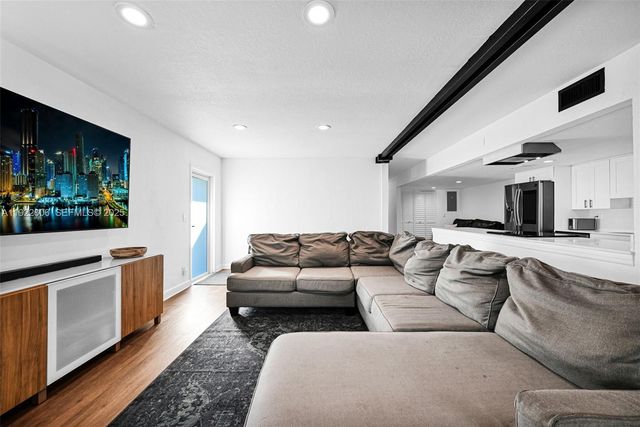 6303 NW 71st Ave, Tamarac, FL 33321