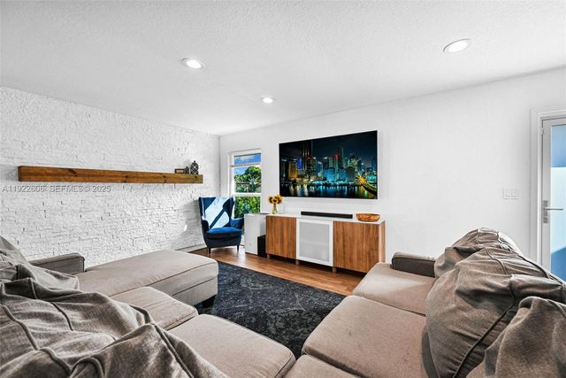 6303 NW 71st Ave, Tamarac, FL 33321