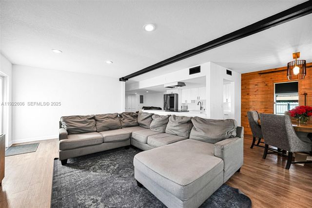 6303 NW 71st Ave, Tamarac, FL 33321