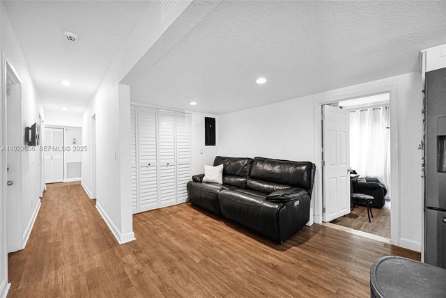 6303 NW 71st Ave, Tamarac, FL 33321