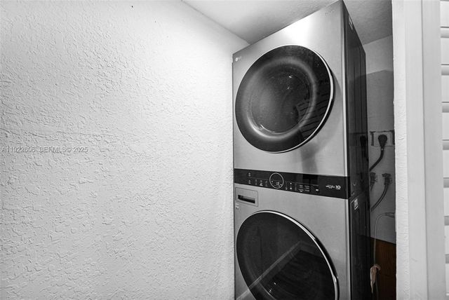 6303 NW 71st Ave, Tamarac, FL 33321