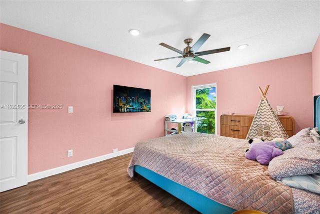 6303 NW 71st Ave, Tamarac, FL 33321