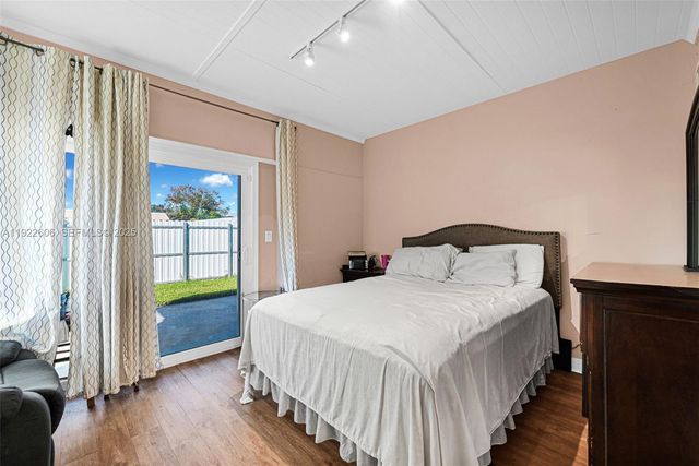 6303 NW 71st Ave, Tamarac, FL 33321