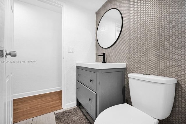 6303 NW 71st Ave, Tamarac, FL 33321