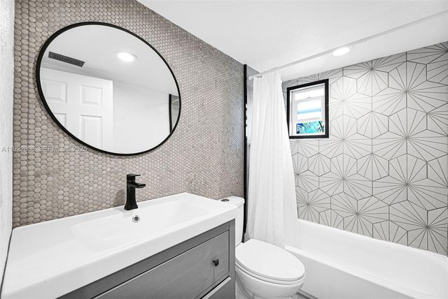 6303 NW 71st Ave, Tamarac, FL 33321