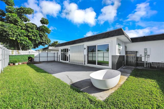 6303 NW 71st Ave, Tamarac, FL 33321