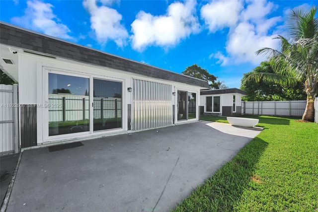 6303 NW 71st Ave, Tamarac, FL 33321