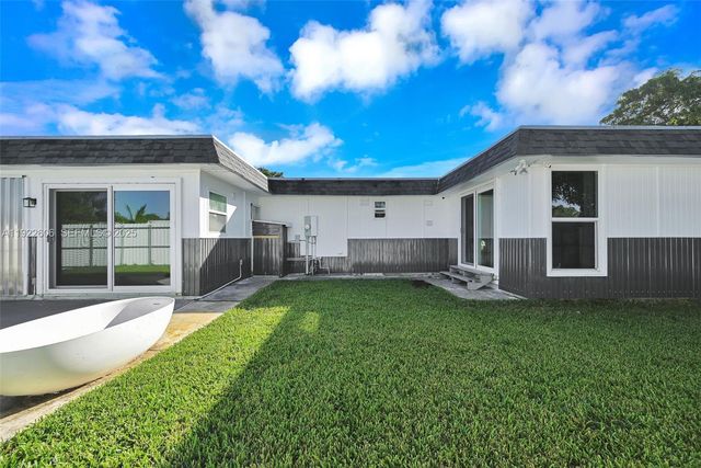 6303 NW 71st Ave, Tamarac, FL 33321