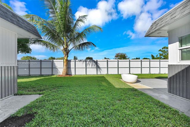 6303 NW 71st Ave, Tamarac, FL 33321