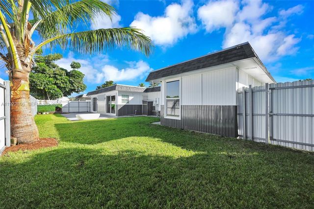 6303 NW 71st Ave, Tamarac, FL 33321