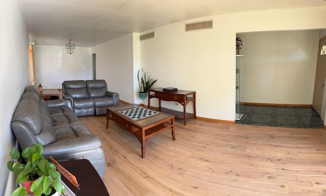 7110 W 82nd Place, Burbank, IL 60459