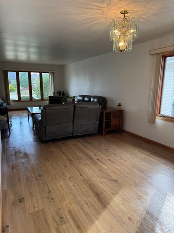 7110 W 82nd Place, Burbank, IL 60459