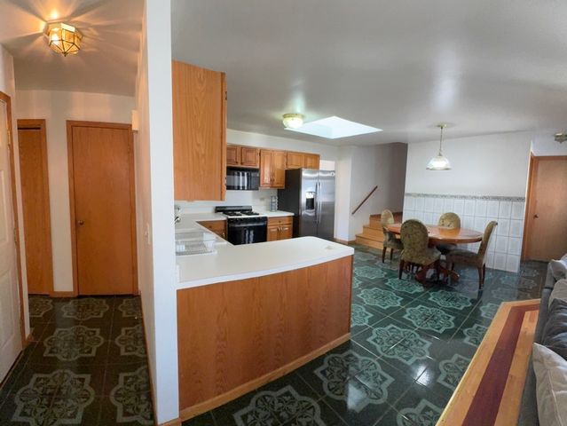 7110 W 82nd Place, Burbank, IL 60459