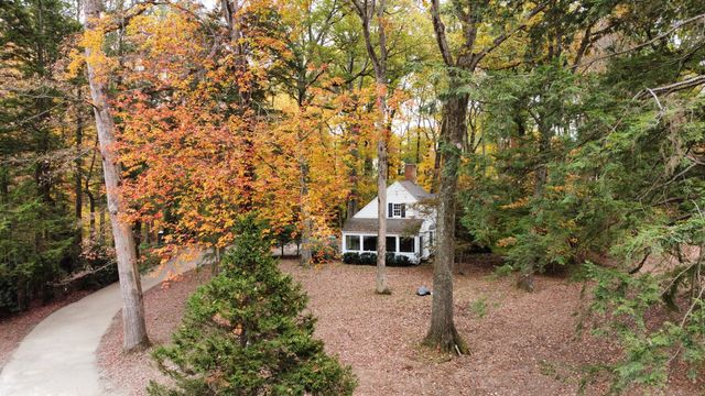 48 Brookwood Lane, New Canaan, CT 06840
