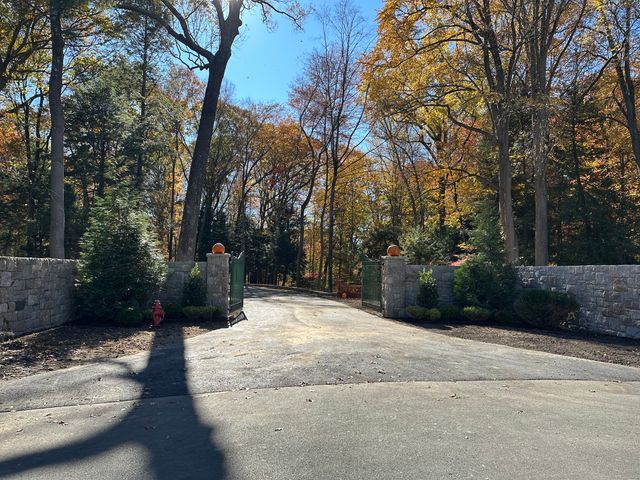 48 Brookwood Lane, New Canaan, CT 06840