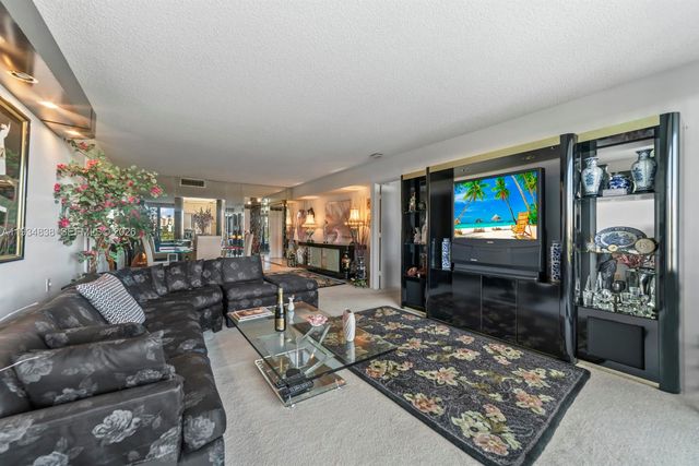 20225 NE 34th Ct 719, Aventura, FL 33180